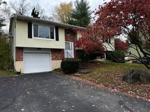 635 Beechwood St, Emmaus, PA 18049-2803