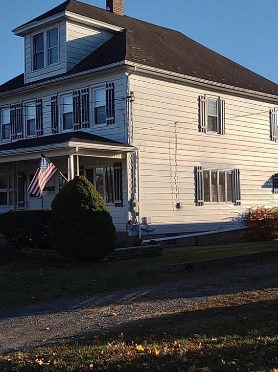 51 E 4th St, Wind Gap, PA 18091
