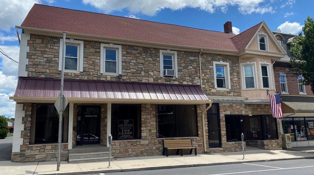 39 Main St, Nazareth, PA 18064-1415