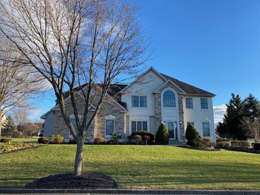 5918 Meadow Dr, Orefield, PA 18069