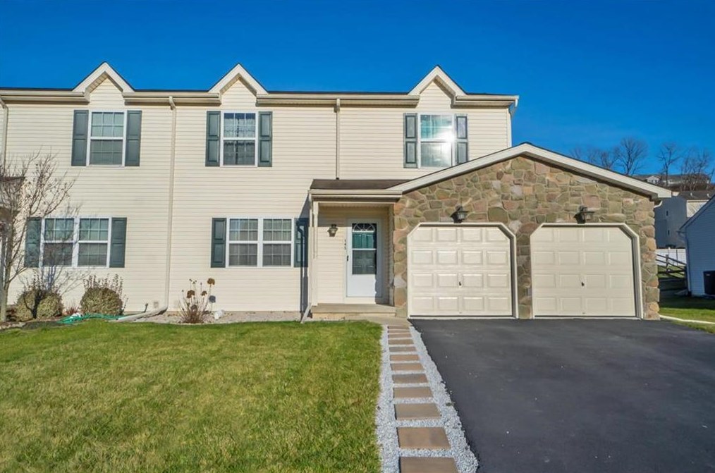 145 Jeffrey Ln, Northampton, PA 18067-1058
