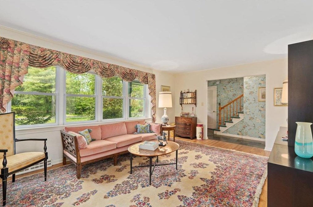 34 Iroquois St, Emmaus PA  18049-2818 exterior