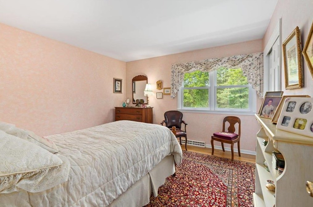 34 Iroquois St, Emmaus PA  18049-2818 exterior