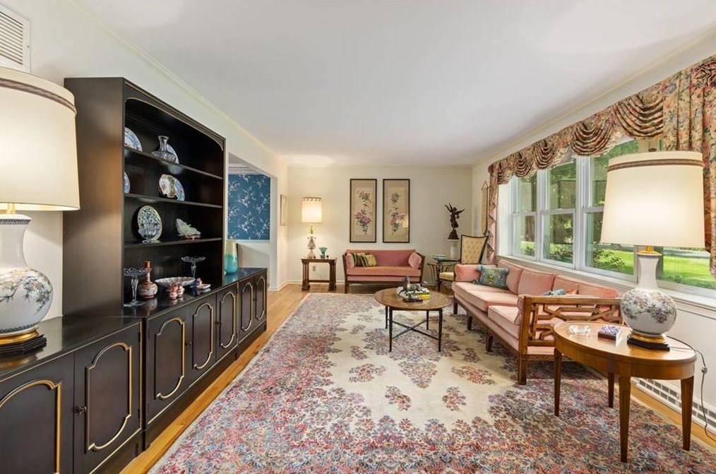 34 Iroquois St, Emmaus PA  18049-2818 exterior