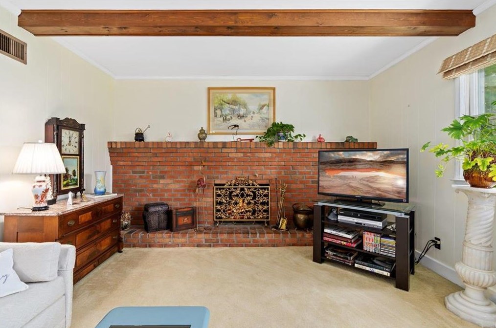 34 Iroquois St, Emmaus PA  18049-2818 exterior