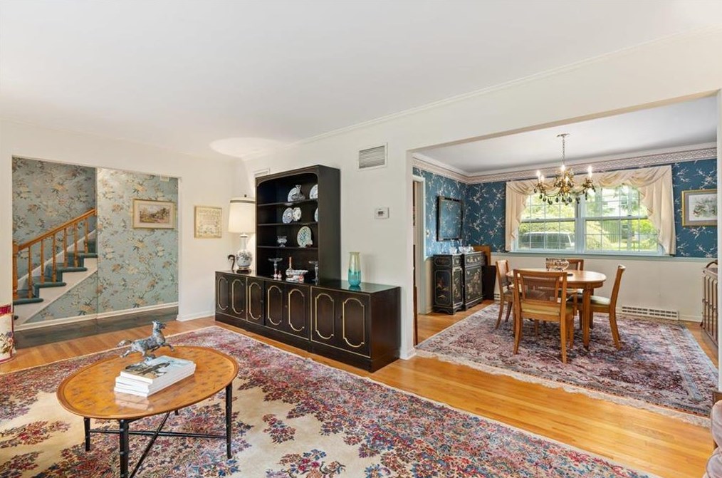 34 Iroquois St, Emmaus PA  18049-2818 exterior