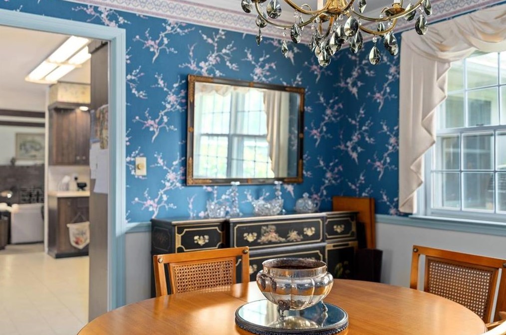 34 Iroquois St, Emmaus PA  18049-2818 exterior