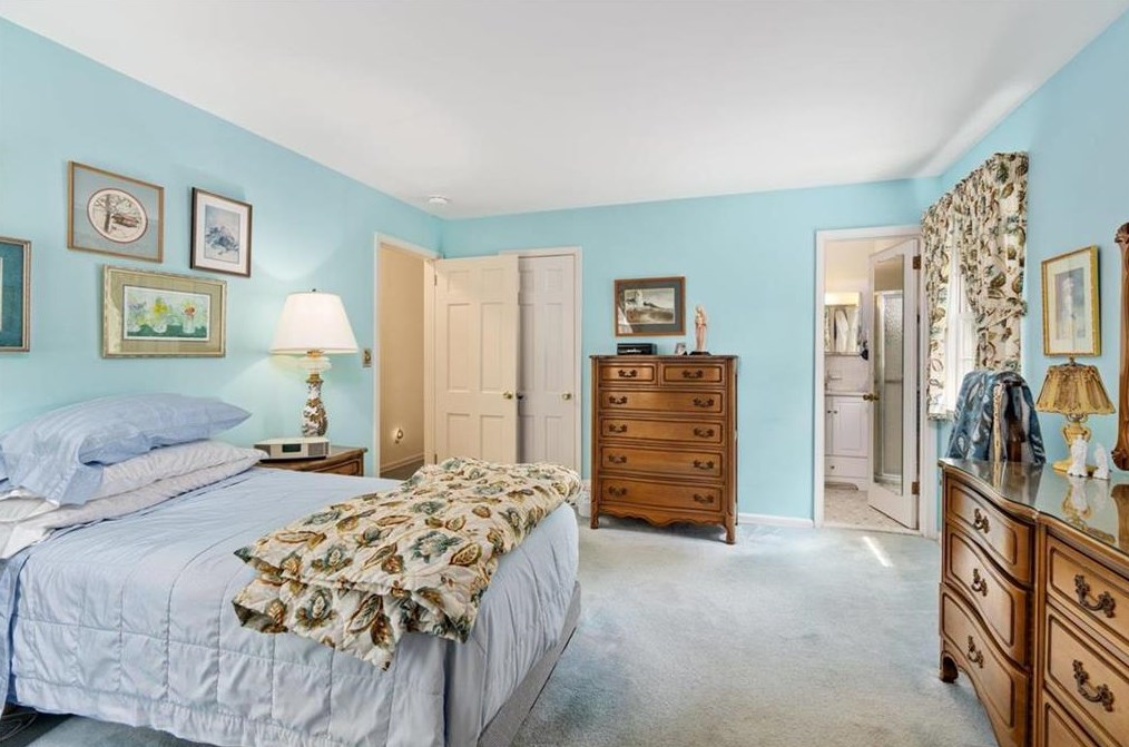 34 Iroquois St, Emmaus PA  18049-2818 exterior