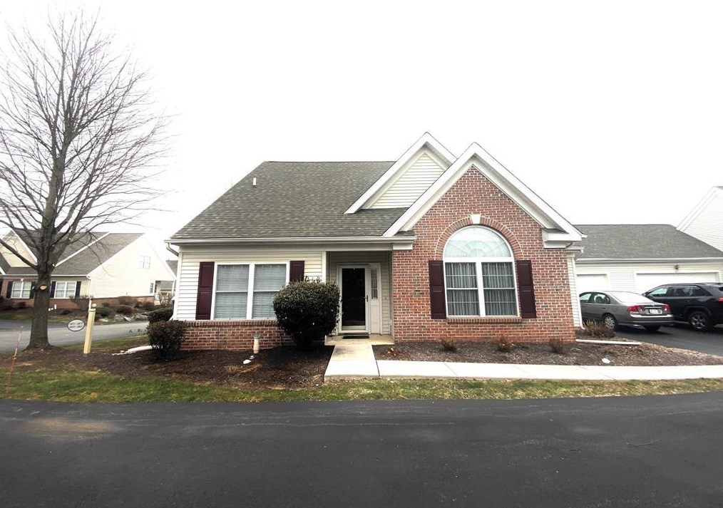 4871 Derby Ln, Macungie, PA 18062-8321