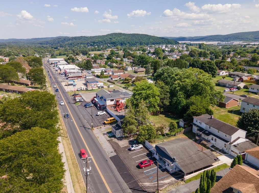 1240 Pembroke Rd, Bethlehem PA  18017-7028 exterior