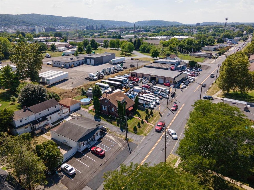 1240 Pembroke Rd, Bethlehem PA  18017-7028 exterior