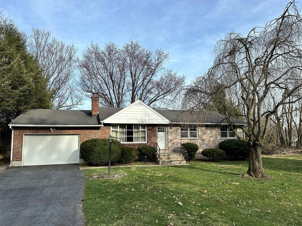 3032 Hecktown Rd, Bethlehem, PA 18020-2004