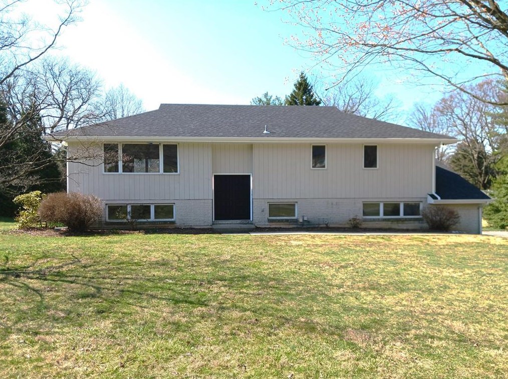 3349 Green Meadow Dr, Bethlehem, PA 18017