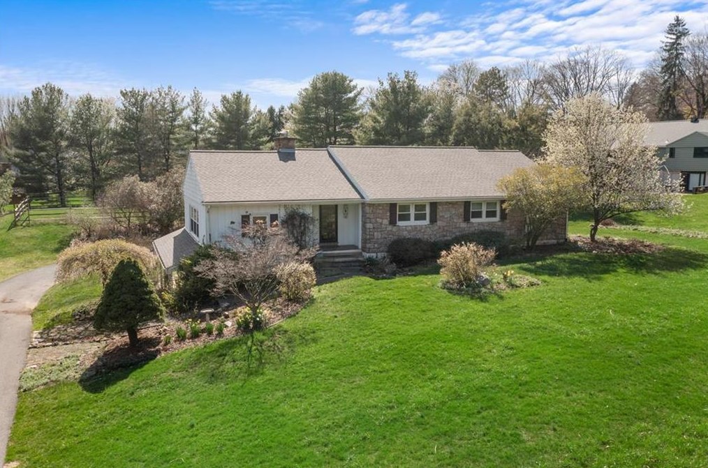 3686 Hickory Hill Rd, Bethlehem, PA 18015