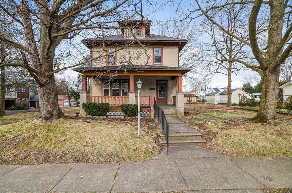 32 4th St, Wind Gap, PA 18091-1401