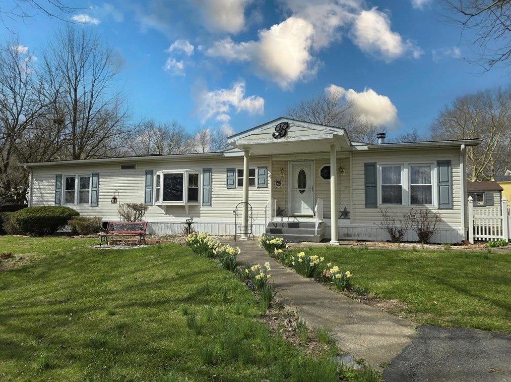 4 Woodsdale Ct, Bath, PA 18014