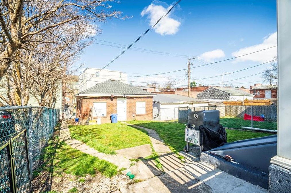 961 Broadway, Bethlehem PA  18015-2619 exterior