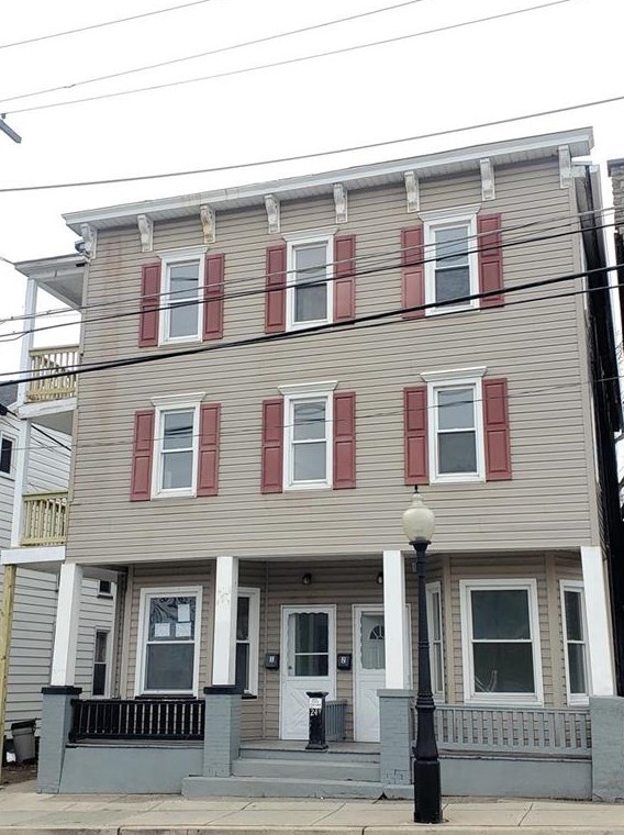 24 Main St, Bangor, PA 18013-1948