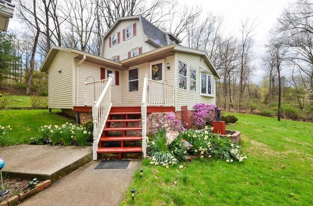 4896 Spring Dr, Center Valley, PA 18034-9311