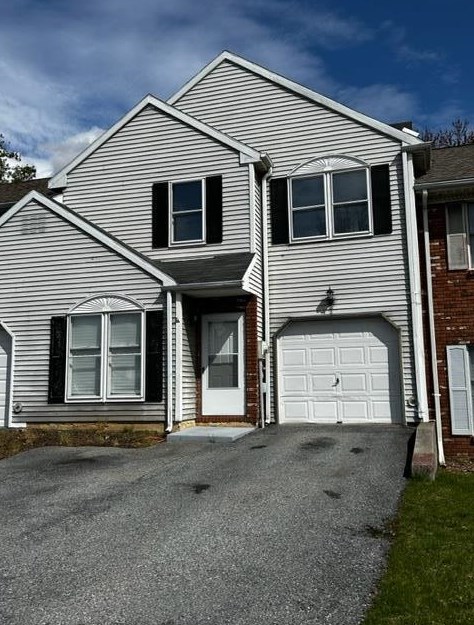 125 Brookfield Dr, Macungie, PA 18062
