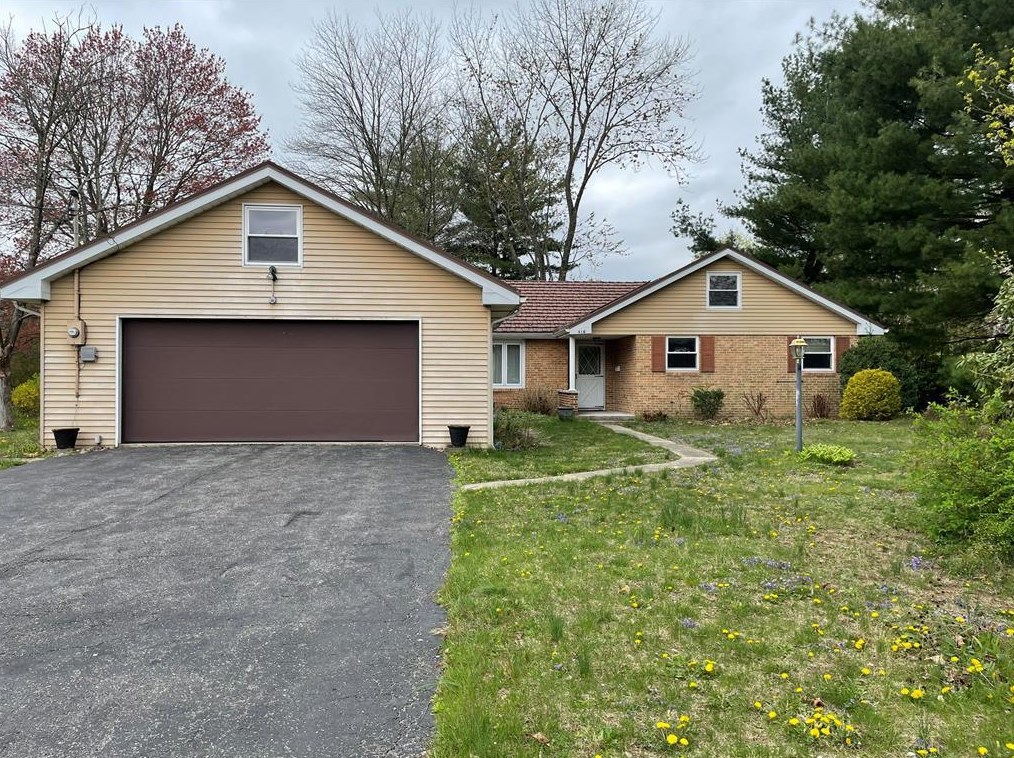 410 S 8th St, Weissport, PA 18235