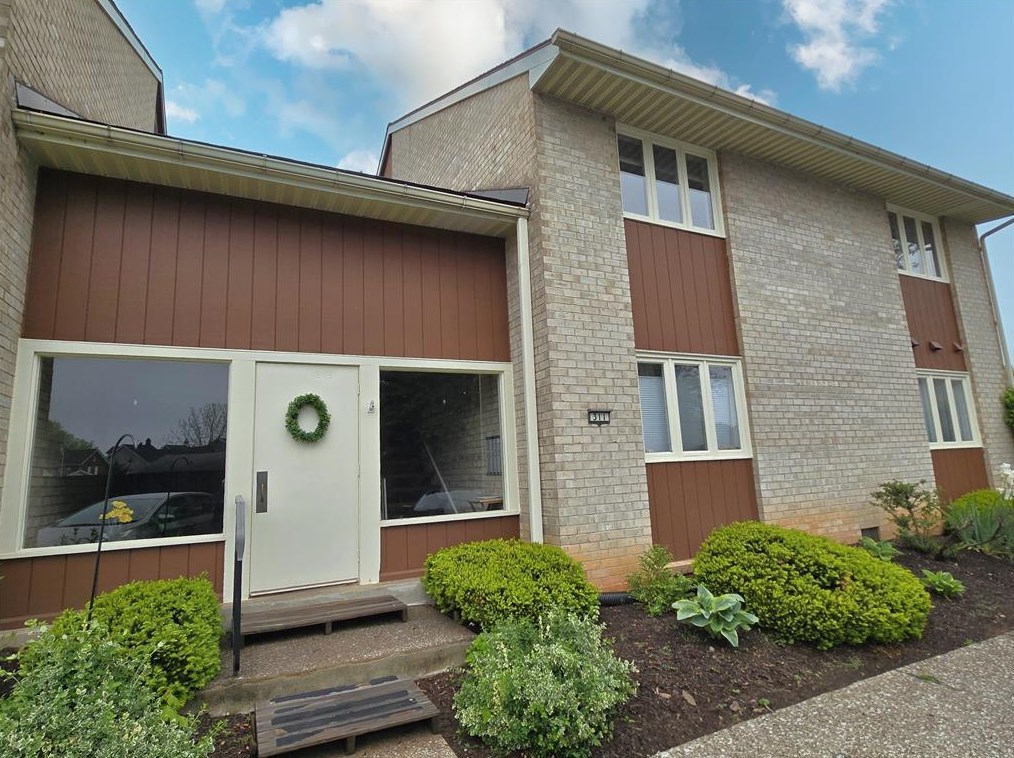 311 Carver Dr, Bethlehem, PA 18017