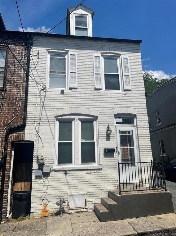 229 Fountain St, Allentown, PA 18102-3918