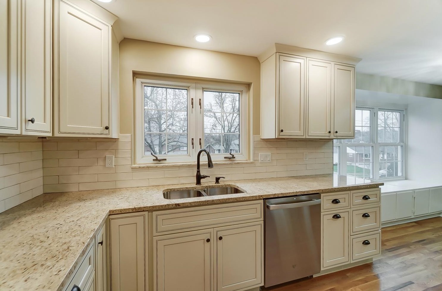 2871 Pineridge Ave, Cincinnati OH  45208-2817 exterior
