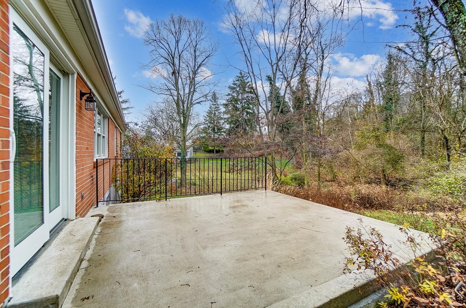 2871 Pineridge Ave, Cincinnati OH  45208-2817 exterior