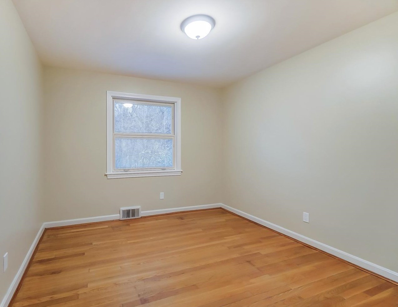 2871 Pineridge Ave, Cincinnati OH  45208-2817 exterior