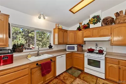 47070 Skyview Drive, Big Bear City, CA 92314 - Photo 16