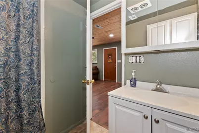 33533 Holcomb Creek Drive, Green Valley Lake, CA 92341 - Photo 30