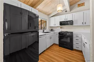 861 Thrush Dr, Big Bear Lake, CA 92315 - Photo 10