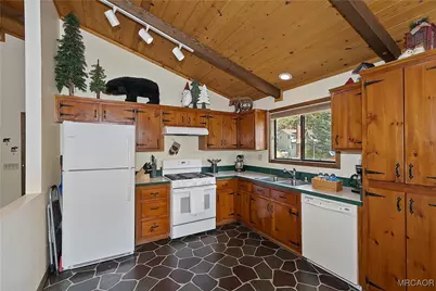 42895 Monterey Street, Big Bear Lake, CA 92315 - Photo 12