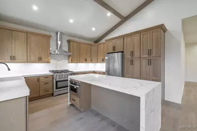 225 E Aeroplane Boulevard, Big Bear City, CA 92314 - Photo 2