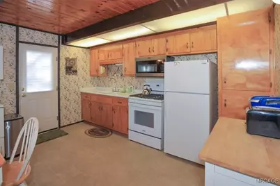 1060 Sierra Avenue, Big Bear City, CA 92314 - Photo 10