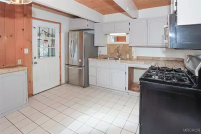 1092 Dumas Lane, Big Bear City, CA 92314 - Photo 10