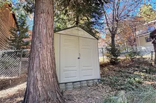 31120 Mountain Oak Dr, Running Springs, CA 92382 - Photo 36