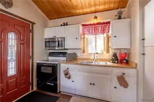 742 Cedar Ln, Sugarloaf, CA 92386 - Photo 8