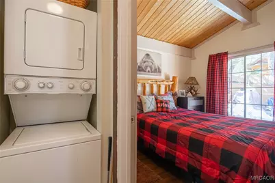 742 Cedar Lane, Sugarloaf, CA 92386 - Photo 14