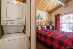 742 Cedar Ln, Sugarloaf, CA 92386 - Photo 14