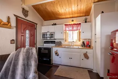 742 Cedar Lane, Sugarloaf, CA 92386 - Photo 10