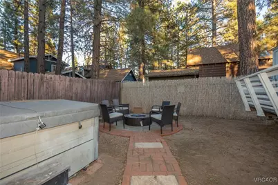335 W Sherwood Boulevard, Big Bear City, CA 92314 - Photo 22