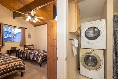 335 W Sherwood Boulevard, Big Bear City, CA 92314 - Photo 10