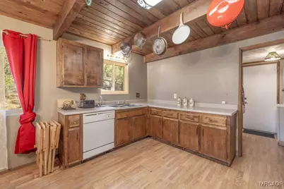 44185 Timron Lane, Sugarloaf, CA 92386 - Photo 14