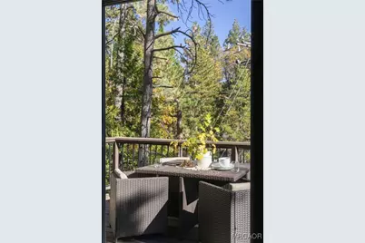 572 Brentwood Drive, Lake Arrowhead, CA 92352 - Photo 8
