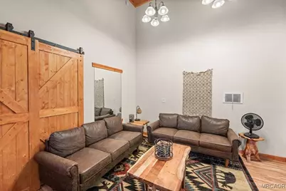 1025 E Country Club Boulevard, Big Bear City, CA 92314 - Photo 10