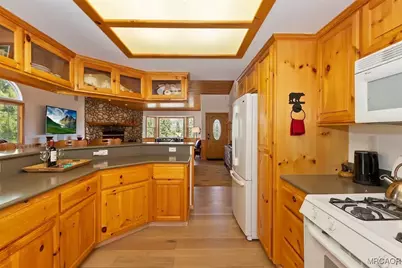 42369 Eagle Ridge Drive, Big Bear Lake, CA 92315 - Photo 16