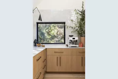 654 S Cumberland Drive, Lake Arrowhead, CA 92352 - Photo 10