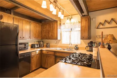 764 Panamint Mountain Drive, Big Bear City, CA 92314 - Photo 20